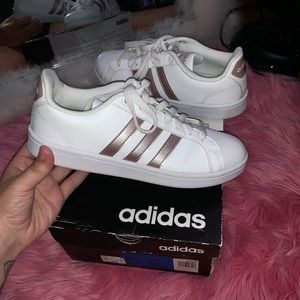Addidas women’s sneakers